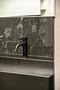 Loft-Style und 180°-Panorama: Design-Domizil im 14. Geschoss des Friends Tower 2 - Stylische Bad-Details