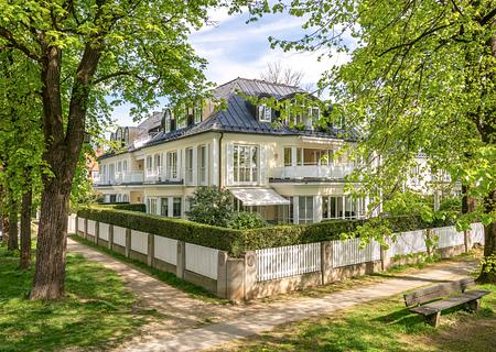 Villen-Beletage auf einer Ebene: 316 m² zur Neugestaltung mit möglicher Einliegerwohnung - Stadtvilla im begehrten Gern