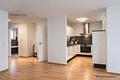 Helle und moderne Wohnung im 1. OG
Großer Südbalkon - TG-Platz
Super Zustand - sofort beziehbar - Wohn-/Esszimmer