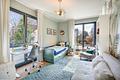 Haus-im-Haus: Großzügiges Domizil in stylischer Design-Ästhetik mit sonnigem Garten - Schlafzimmer mit Balkon
