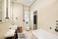 Elegant modernisierte 5-Zimmer-Jugendstil-Wohnung von 1900 in fantastischer Lage - Masterbad mit Fenster