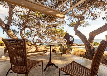 1. Meereslinie Villa in exklusiver Lage von Porto Pedro auf Mallorca zu verkaufen