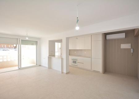 Renoviertes Appartement mit 3 Schlafzimmern, 1 Bad und Meerblick nur 150 m vom Strand
