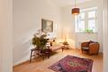Familiengerechte Beletage über 204 m² mit Altbau-Charme und zwei Balkonen - Offene Lese-Ecke