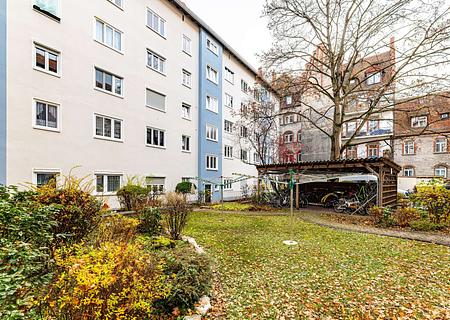 HEGERICH: Sanierte 2-Zimmer-Wohnung mit optimaler Verkehrsanbindung - Hofansicht