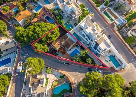 Freistehende Villa mit privatem Pool und großem Grundstück in Los Balcones