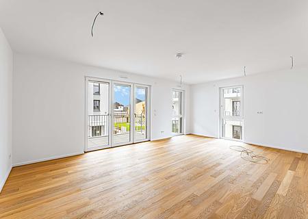 HEGERICH:  Zwischen Stadt & Natur: Moderne 4-Zimmer-Wohnung mit Komfort in Boxdorf - Wohnzimmer