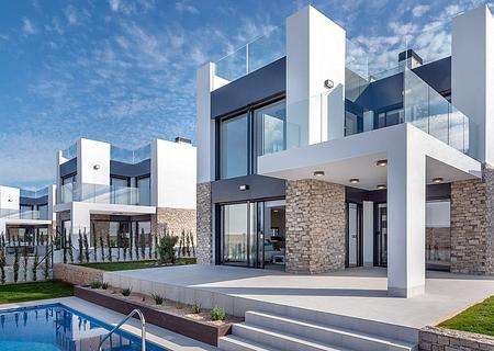 Luxus-Villen mit 3 Schlafzimmern, Dachterrasse, Meerblick und Privatpool nur 500 m vom Meer