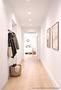 Kernsanierte 4 Zimmer Wohnung mit Loggia & Lift in prominenter Lage von Bogenhausen - Flur am Hauseigang, breite Dielen