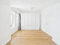 Schöne Doppelhaushälfte mit gepflegtem Garten, vielseitigem Souterrain & direktem Tiefgaragenzugang - Schlafzimmer OG 