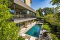 Architekten-Villa mit hochklassiger Ästhetik, Spa-Bereich und Pool in einzigartiger Lage - Die zeitlose Highend-Architektur liegt eingebettet in idyllischer Natur