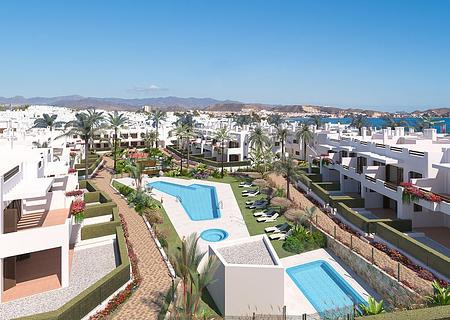 Obergeschoss-Wohnungen mit 3 Schlafzimmern, 1 Bädern, Dachterrasse, Tiefgaragenstellplatz und Gemeinschaftspool in erster Linie am Strand