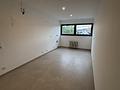 Kernsanierte 3-Zimmerwohnung mit großem Balkon, Blick ins Grüne und Stellplatz - Küche und Essbereich