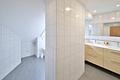 PROVISIONSFREI und bezugsbereit! 3,5- Zimmer DG Wohnung mit sonniger Dachterrasse und Stellplatz! - Blick zum Bad und Zimmer