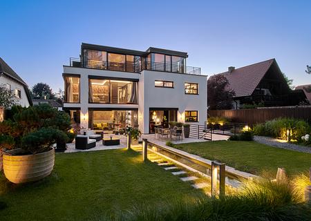 Ästhetisches Design-Domizil mit hinreißendem Garten und viel Privatsphäre - Transparenz und Lichtfülle 