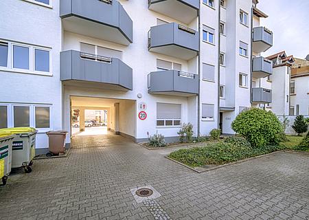 Perfekte Dachgeschosswohnung mit Stellplatz – attraktive Gelegenheit im Bieterverfahren - Hausansicht