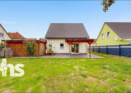 PROVISIONSFREI: Einfamilienhaus in Merseburg – Baujahr 2018, Garten & moderne Technik - Garten