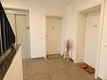 Exklusive voll möblierte Gartenwohnung mit Whirlpool, Terrasse & Nähe zu Salzburg zur Miete - Treppenhaus