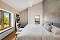 Chalet meets Purismus: Landhaus-Juwel mit Fernblick und Gästewohnung in Seenähe - Mastersuite mit Balkon