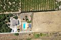 Villa mit 4 Schlafzimmern und großem Pool, auf einem großzügigen Grundstück ohne Stromleitungen und in unmittelbarer Nähe zum Strand