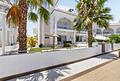Moderne Wohnung mit eigenem Garten und direktem Zugang zum Pool
