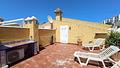 Sehr schönes Endreihenhaus mit 2 Schlafzimmern, 2 Bädern, Gästebereich im Souterrain, Dachterrasse und Gemeinschaftspool