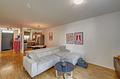 Neuwertige 2-Zimmer-Erdgeschosswohnung mit Terrasse, Garten und Stellplatz in Hockenheim - Wohnzimmer