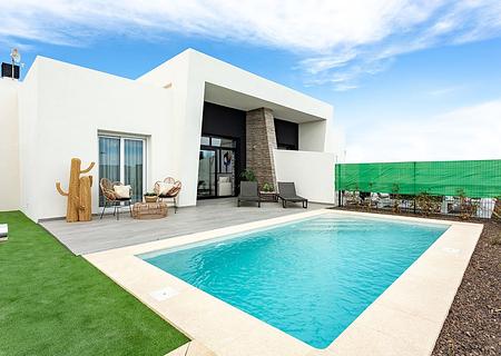 Doppelhaushälften mit 3 Schlafzimmern, 2 Bädern, Dachterrasse, Keller, Klimaanlage und Privatpool in der wunderschönen Golfanlage La Finca Resort