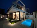 Bezugsfertige Strandvilla mit Pool am Mittelmeer - 1