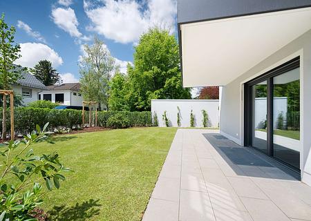 Open-House: Samstag, 22.8. | 10-12 Uhr | Stilvolle 3-Zi.-Gartenwhg. mit großer Terrasse & Hobbyraum - großzügige Terrasse