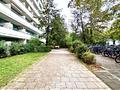 Renovierte 1-Zimmer-Wohnung in Bestlage Sendling - Hausansicht mit Fahrradstellplätzen