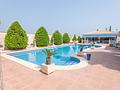 Attraktive freistehende Villa mit Sommerhaus
