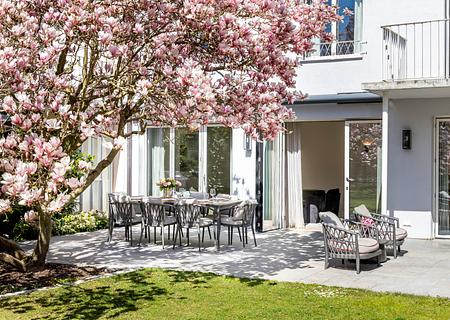 Hochklassiges Design-Stadthaus mit großzügigem Raumangebot und traumhaftem Südgarten - Herausragendes Stadthaus mit großem Garten