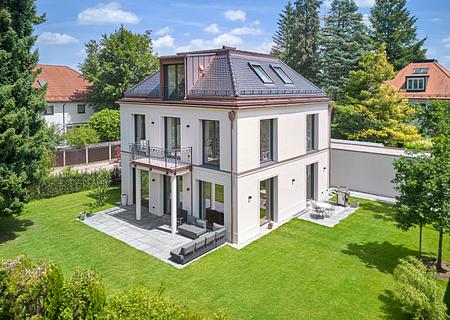 Zeitlos-Elegante Modernität: Hochwertiges Familiendomizil von 2024 mit Villen-Flair - Absolut neuwertige Villa auf sonnigem Grundstück