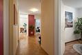 Selten in München: Uneinsehbare Wohnung mit Balkon ins Grüne - Geräumiger Flur
