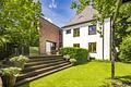 Zeitlose Modernität: Exklusive Architekten-Villa mit Indoor-Pool, Spa und Gartenidyll -  Exklusive Villa mit Pool & Spa 