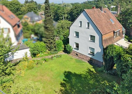 Viel Platz zum Leben: Einfamilienhaus in Premiumlage - Haus mit Vorgarten