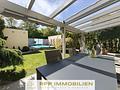 Moderne Doppelhaushälfte mit Salzwasserpool & West-Garten – exklusives Wohnen bei Unterschleißheim - Terrasse mit Glasüberdachung