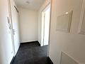 Elegantes, leerstehendes Appartement mit Einbauküche und sonnigem Balkon - barrierefreies Wohnen - Flur