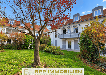 Wohnkomfort mit Blick ins Grüne – gepflegte Wohnung mit Balkon und Abendsonne - Hausrückansicht