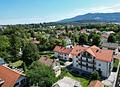 Wohnen mit Alpenpanorama – hochwertig sanierte 4-Zimmer-Wohnung im historischen Badeteil - Vogelperspektive