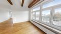 Altbaucharme & Bergblick – 2-Zimmer-Dachgeschoss mit Potenzial für 3 Zimmer in Freilassing - Wohnbereich