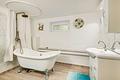 Ein Garten zum Verlieben. Ein Haus voller Möglichkeiten. Ihr Zuhause in Dießen. - Badezimmer mit freistehender Wanne