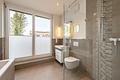 Eleganz und Lichtfülle am Schlosspark: Großzügiges Penthouse mit Kamin und Liftlanding - Lichterfülltes Masterbad