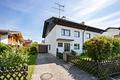 Familienidylle mit sonnigem Garten: Doppelhaushälfte in ruhiger Lage - Hausansicht