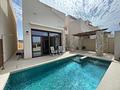 Moderne freistehende Villa mit privatem Pool und Dachterrasse