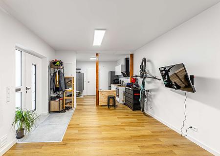 HEGERICH: Wohnen oder investieren: Sanierte 2-Zimmer-Wohnung in gefragter Nordlage Nürnbergs - Eingangsbereich