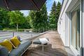 Weitläufig und lichterfüllt: Luxuriöses Familiendomizil mit Pool und traumhaftem Garten - Dachterrasse im Obergeschoss
