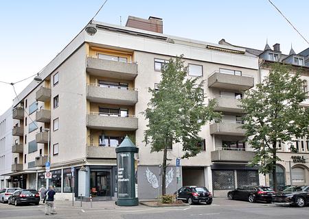 Zentrale 1-Zimmer-Wohnung mit großem Balkon und komfortabler Erreichbarkeit - Hausansicht