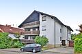 Modern, ruhig und bezugsfrei! Kernsanierte 4-Zimmer-Dachgeschosswohnung mit Garage in Palmbach - Hausansicht
